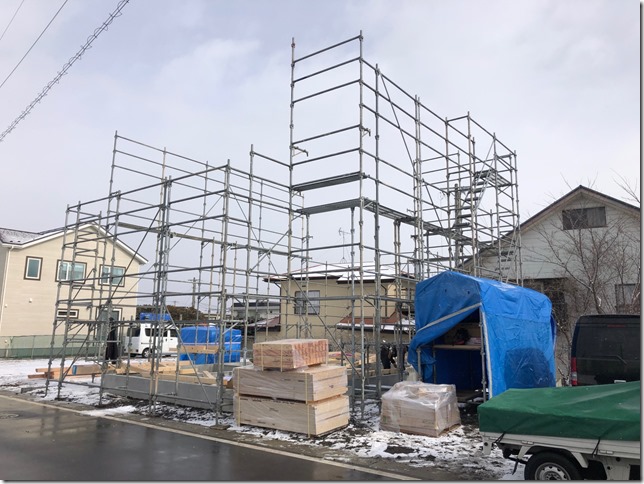 のんびり暮らす家　上棟まえ　足場　英設計