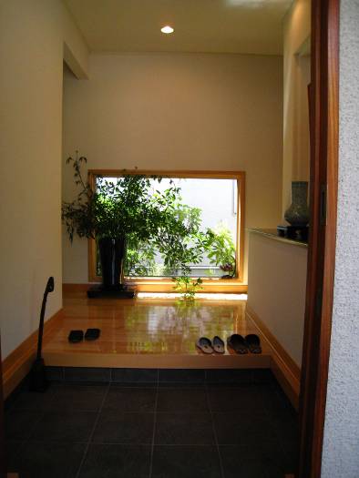 松本の夜景を眺める中庭を囲む家-松本の夜景を眺める中庭を囲む家　玄関
