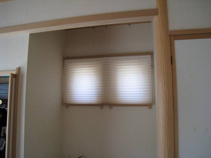 松本市シンプルに暮す家-松本市シンプルに暮す家　光取り窓