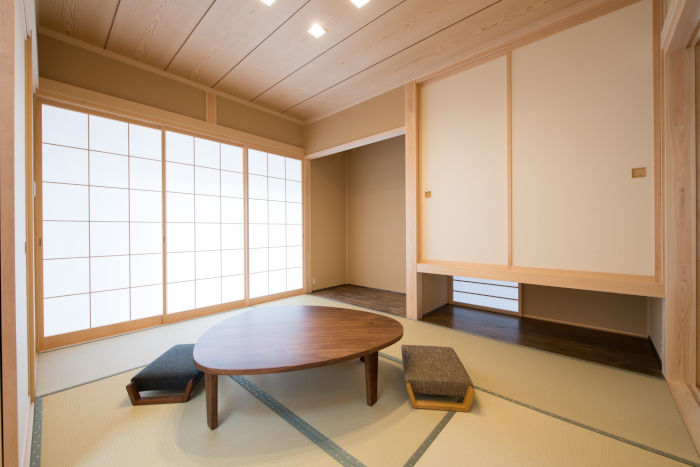 松本市庄内の家-床の間と吊押入の和室
