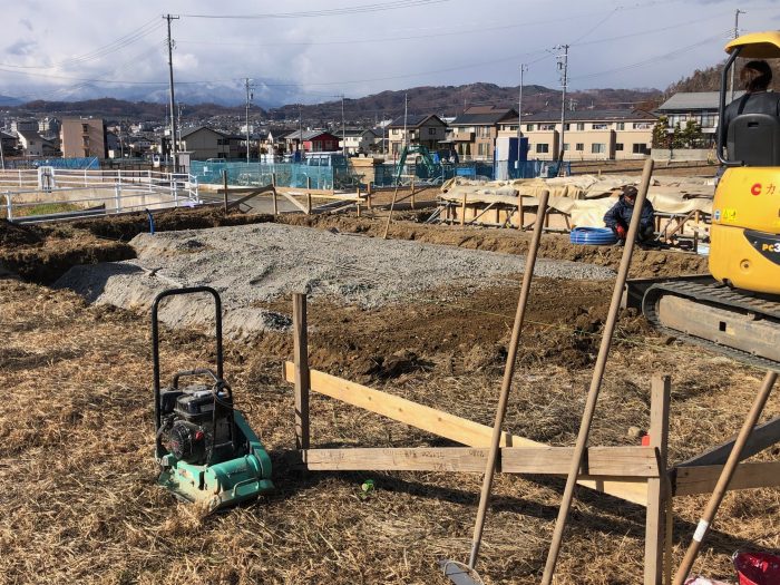 基礎の掘削が進んでいる様子写真